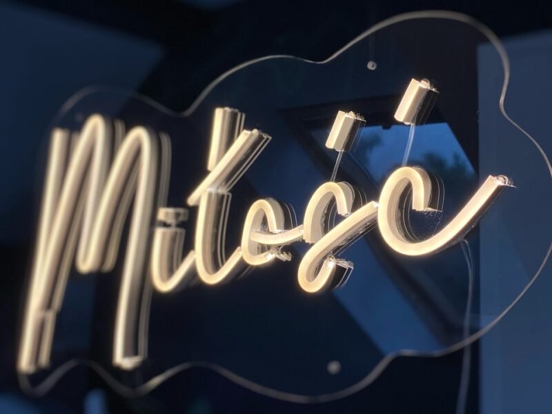 Neony LED na Zamówienie - Logo, Napisy, Dekoracje