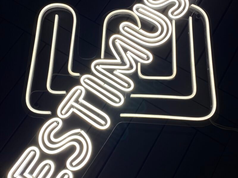 Neony LED na Zamówienie - Logo, Napisy, Dekoracje